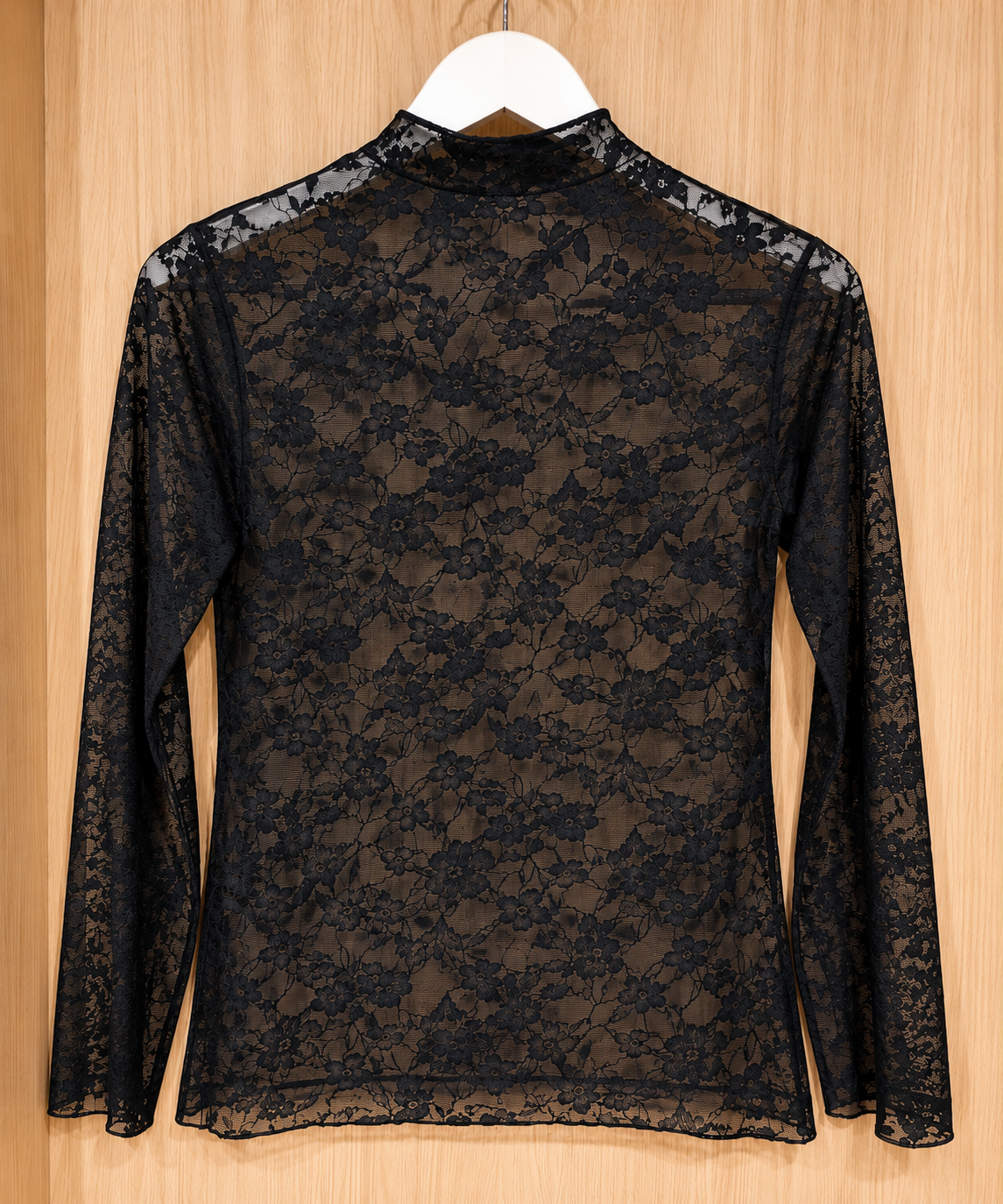 Camiseta de encaje floral y cuello alto Janira Sakura A011960