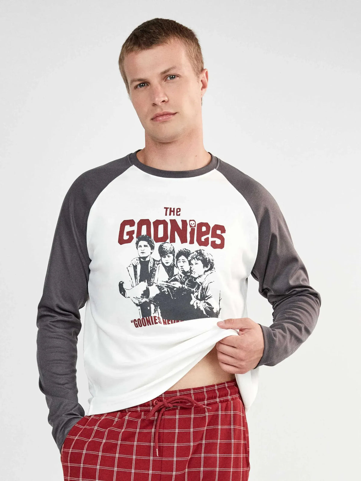 Pijama hombre The Goonies con pantalón de cuadros – Gisela